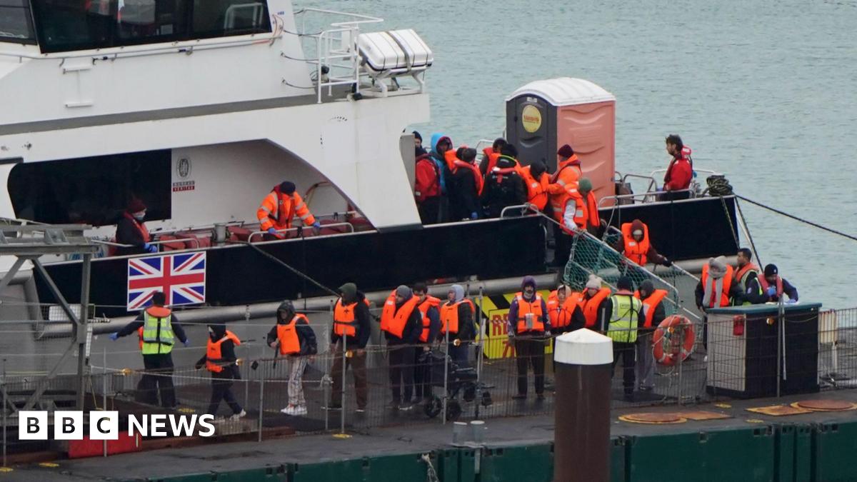 AI facial recognition to check age of asylum seekers from next year
