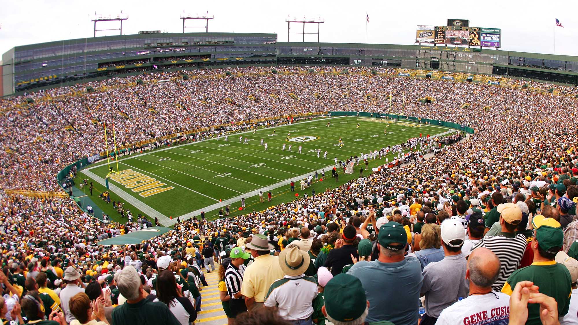 Micah Parsons Unnerved By Deafening Roar Of 80,000 Packers Fans Catching Breath