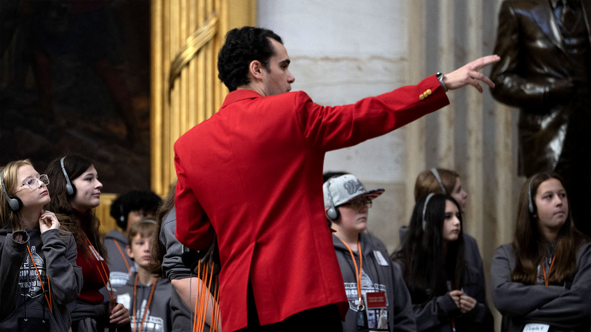 Capitol Tour Guide Keeps Pointing Out Hidden Spots With Uninterrupted Sight Lines