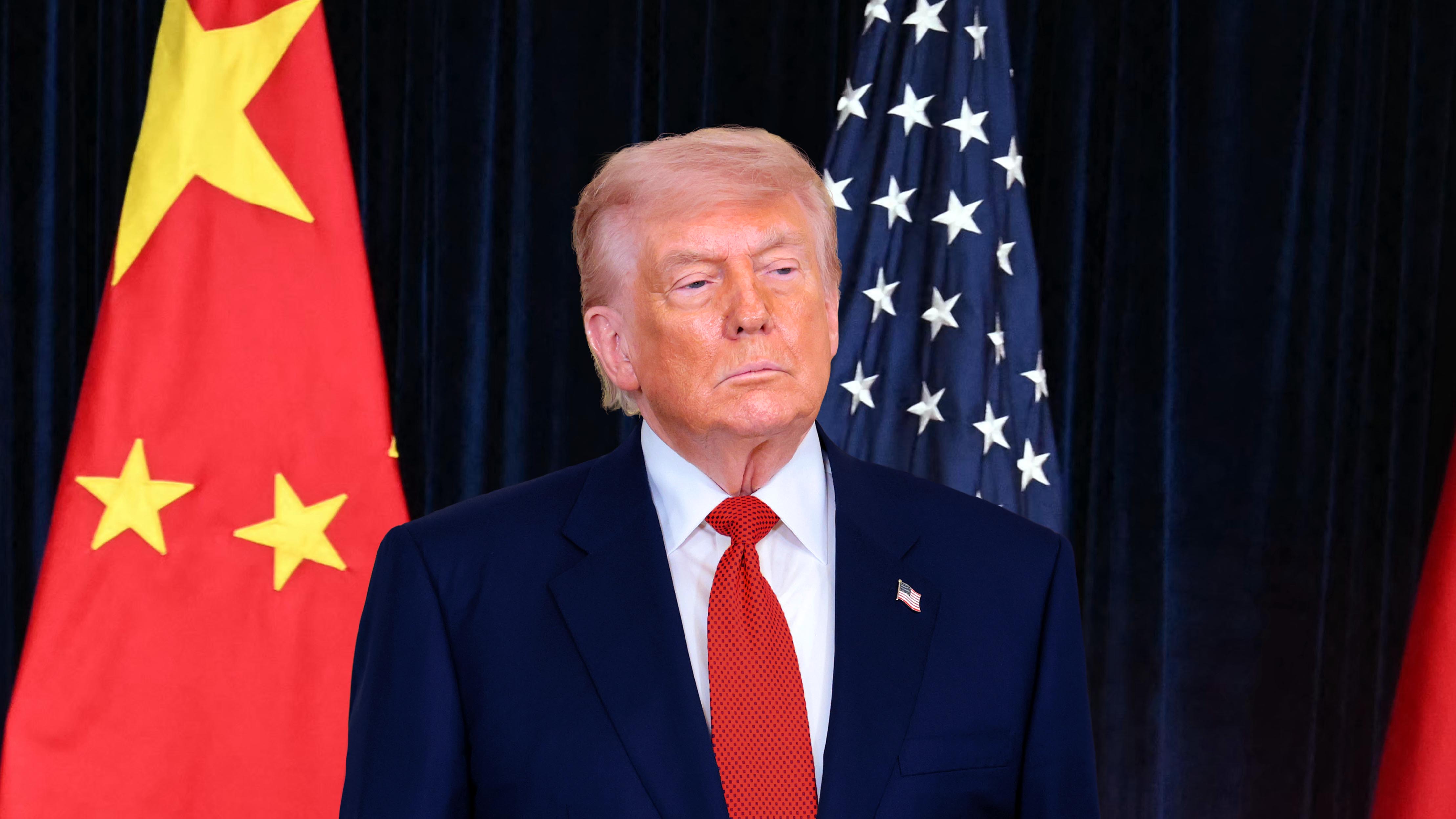 Trump Unable To Figure Out Why He Surrounded By Chinese People
