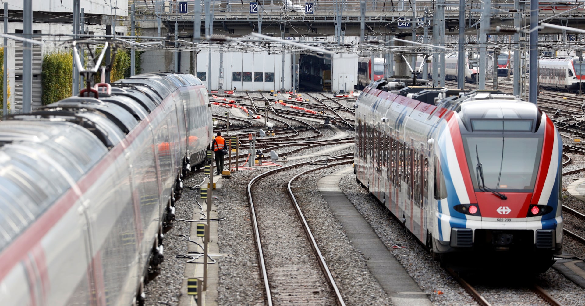 Geneva makes public transport temporarily free to combat pollution spike