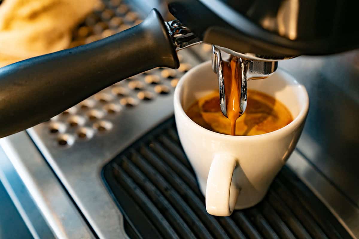 Coffee with a splash of physics: how to make the most out of your brew